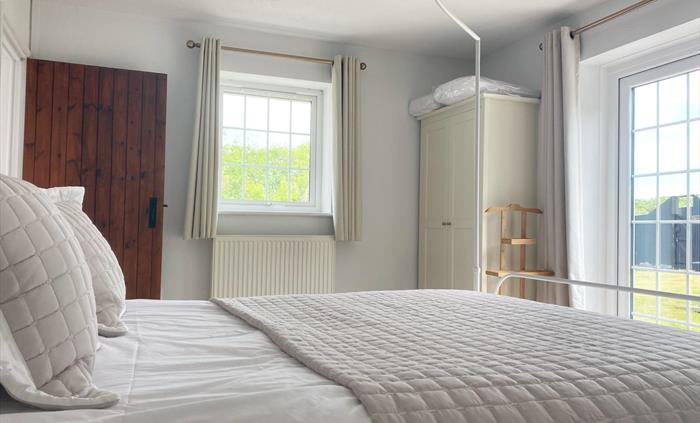 Ground floor king size bedroom